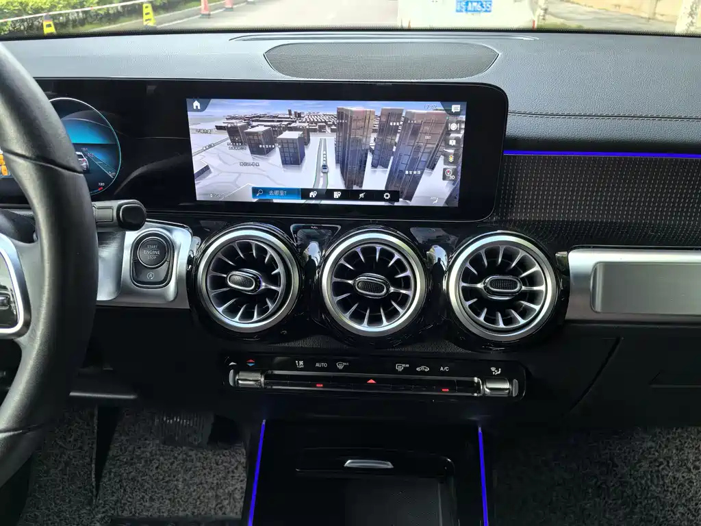 MERCEDES BENZ GLB 2023