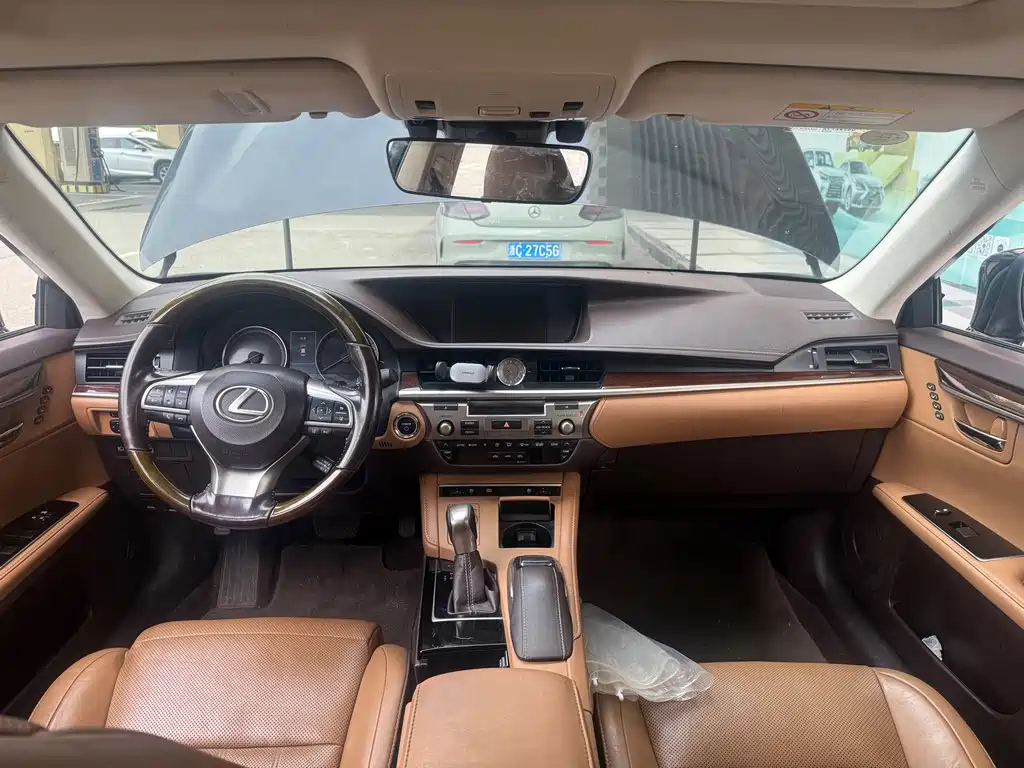 LEXUS ES 2015