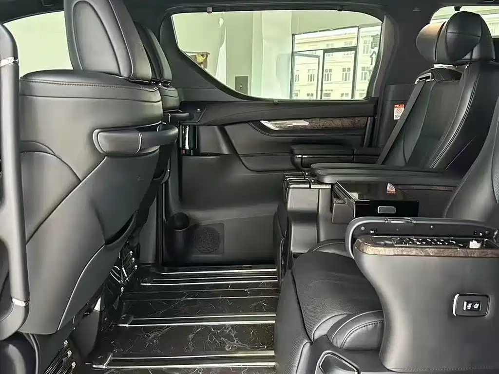 TOYOTA ALPHARD 2018