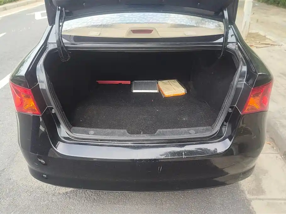 ROEWE 350 2015