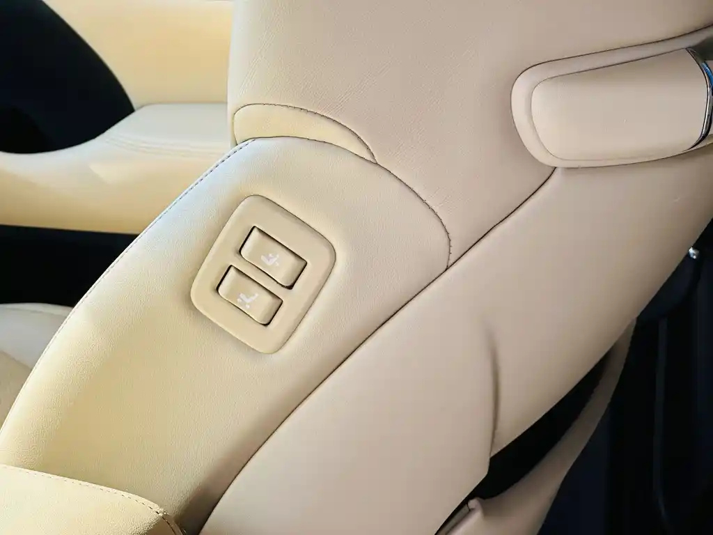 TOYOTA ALPHARD 2015