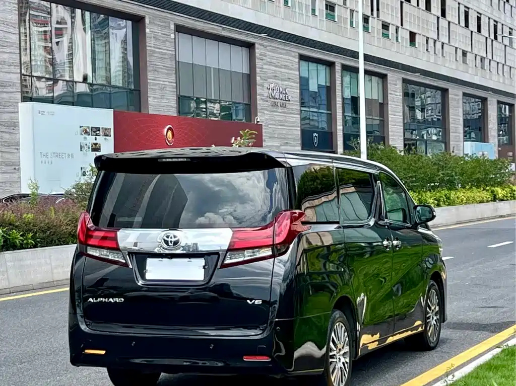 TOYOTA ALPHARD 2015