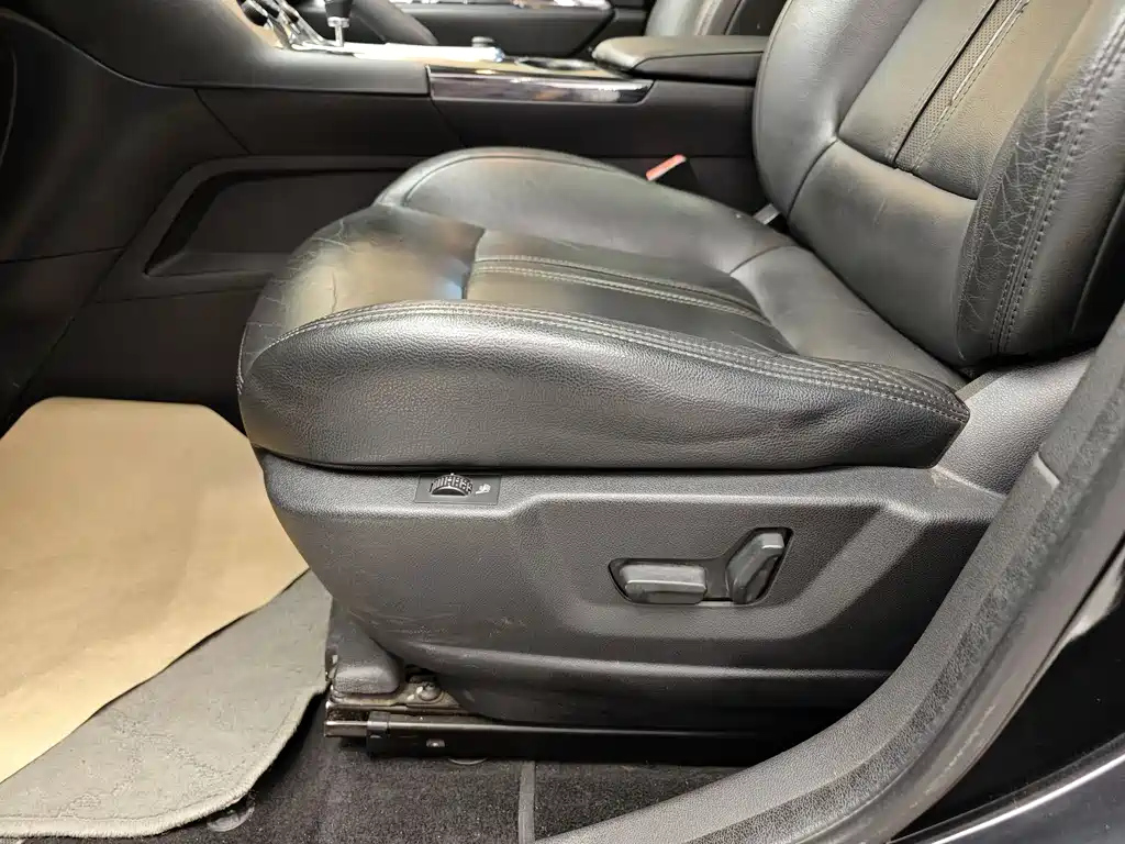 PEUGEOT 3008 2013