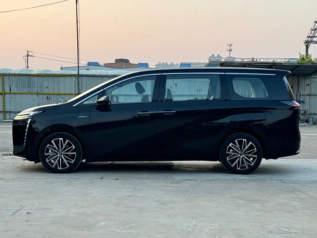 TRUMPCHI E8 NEW ENERGY 2024
