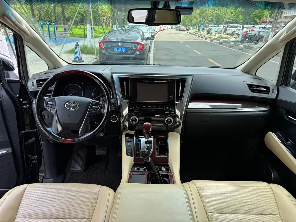 TOYOTA ALPHARD 2018