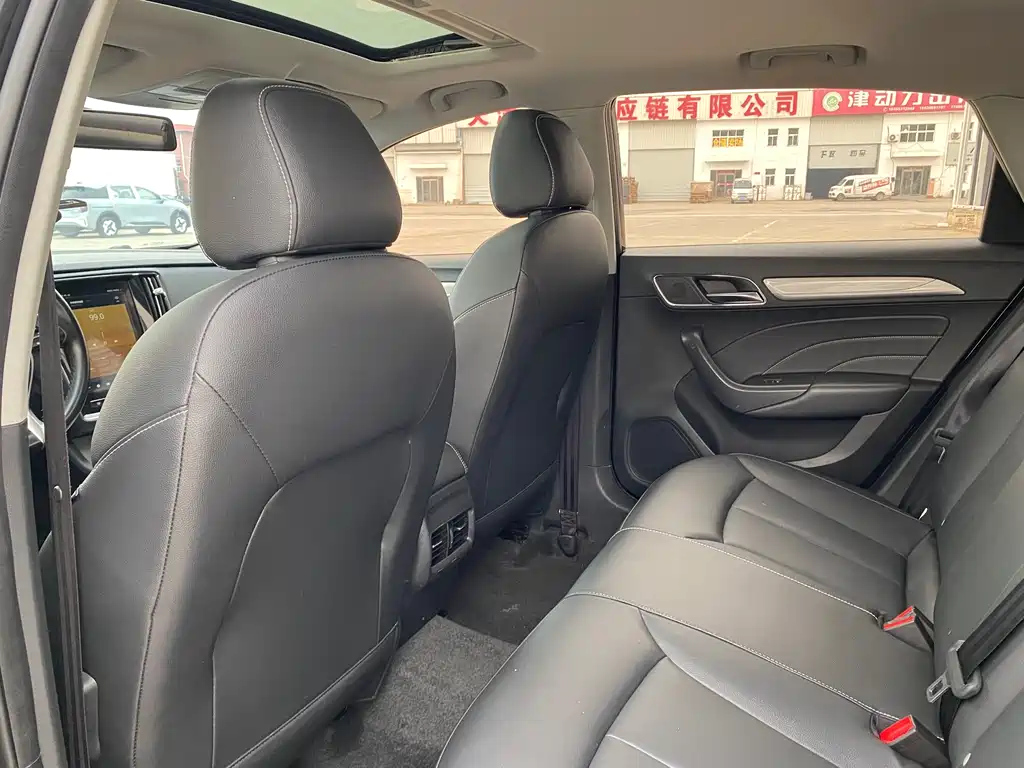 ROEWE I6 NEW ENERGY 2017