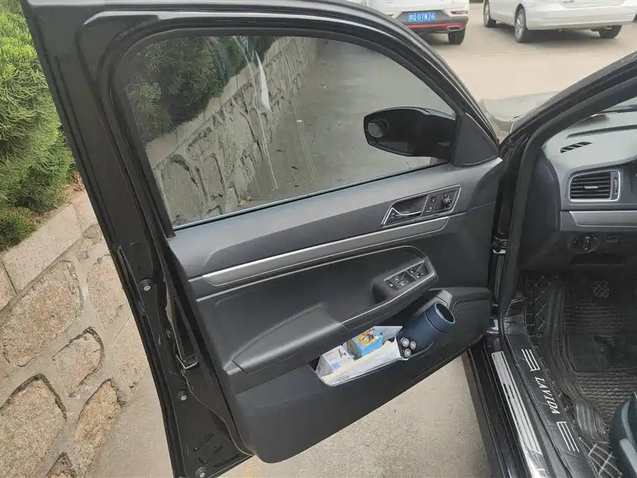 VOLKSWAGEN LAVIDA 2017