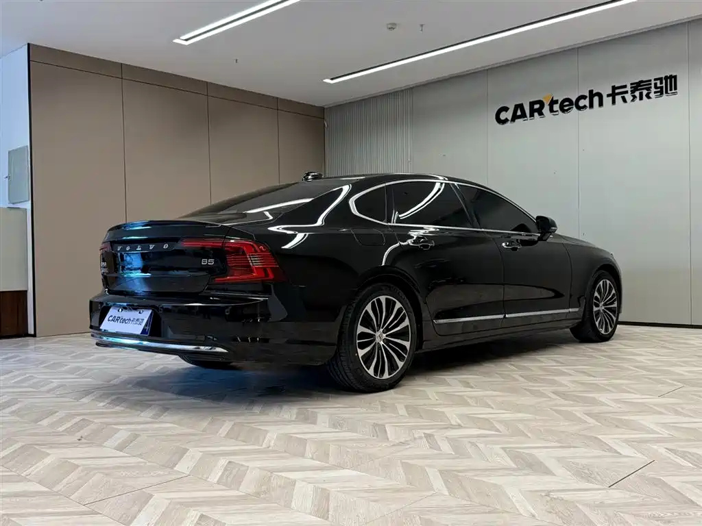 VOLVO S90 2022