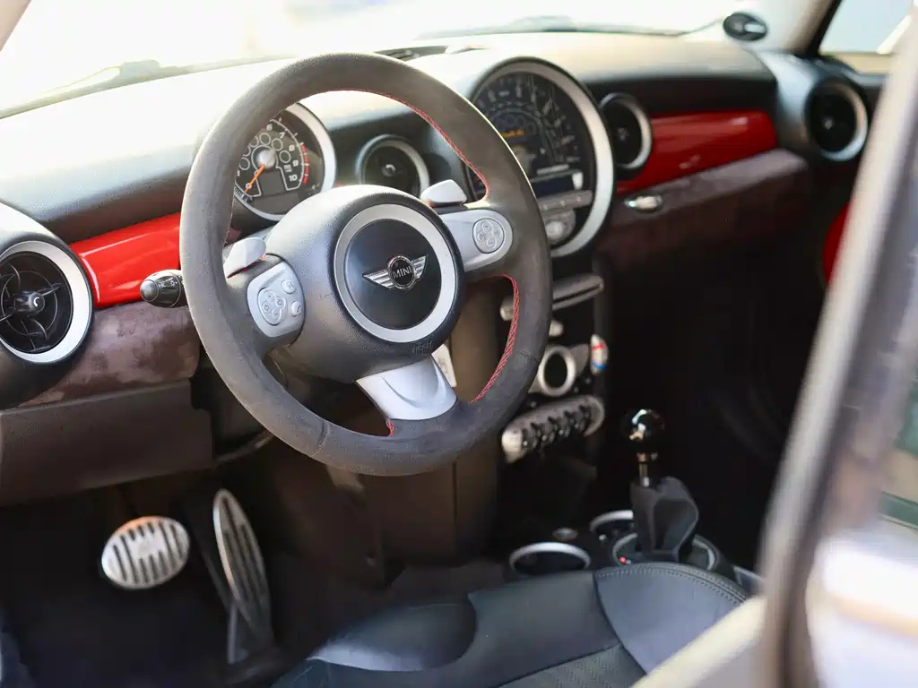 MINI CLUBMAN 2011