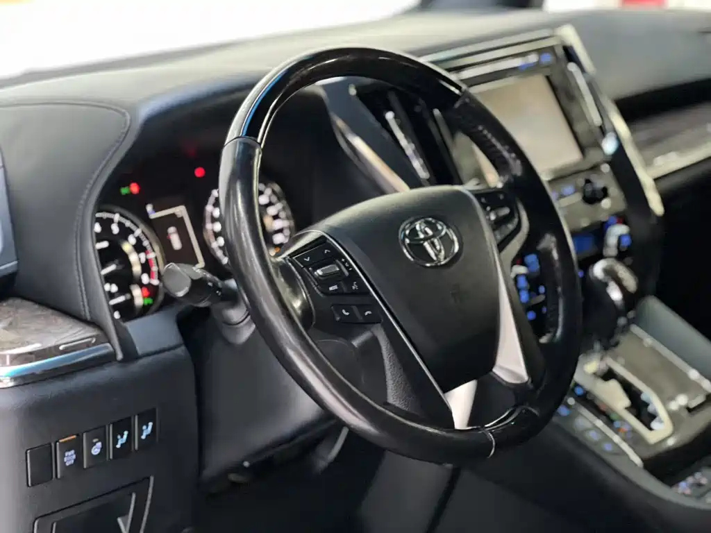 TOYOTA ALPHARD 2018