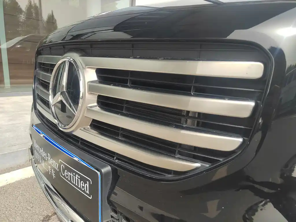 MERCEDES BENZ GLB 2024