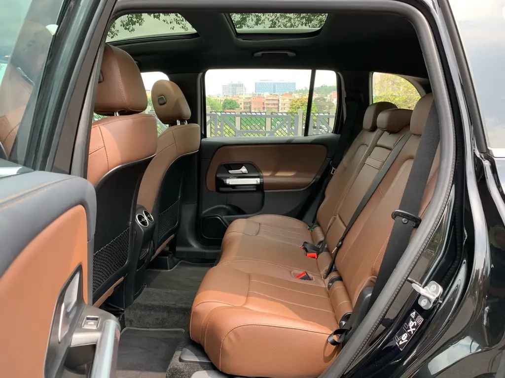 MERCEDES BENZ GLB 2024