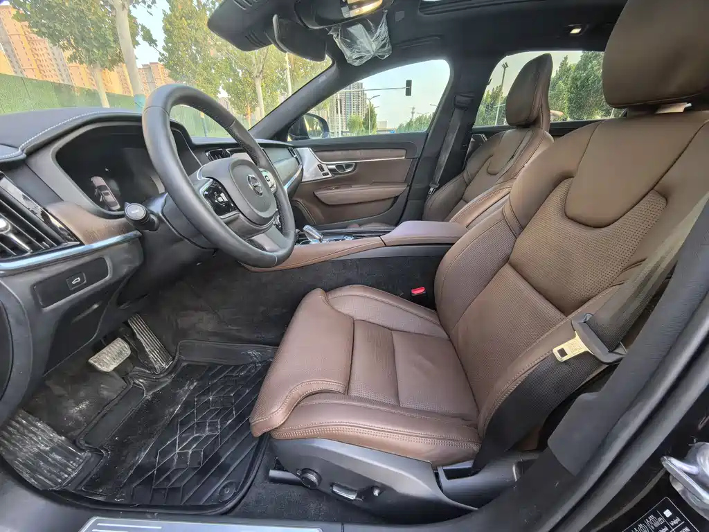 VOLVO S90 2024