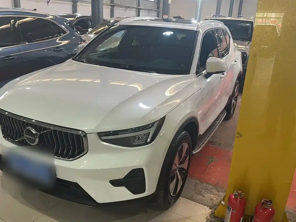 VOLVO XC40 2024