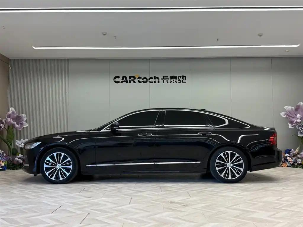 VOLVO S90 2022