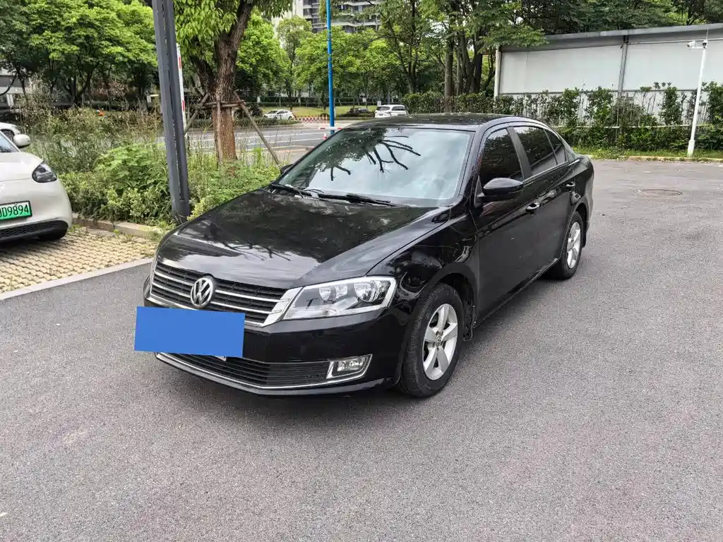 VOLKSWAGEN LAVIDA 2013