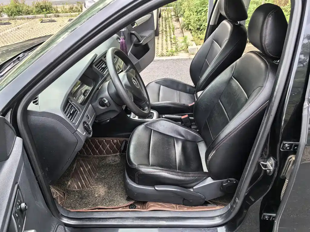 VOLKSWAGEN LAVIDA 2013