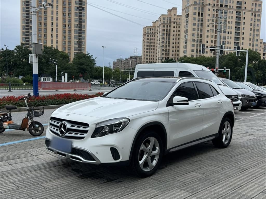 MERCEDES BENZ GLA 2018