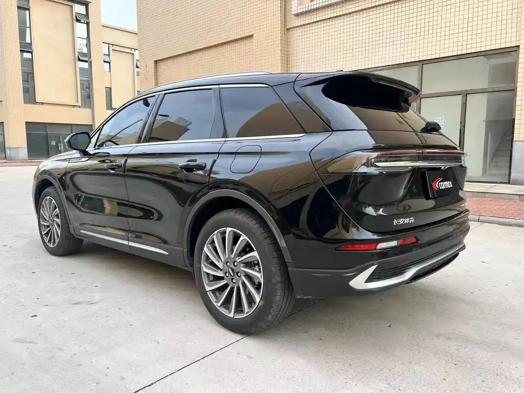 LINCOLN ADVENTURER 2023