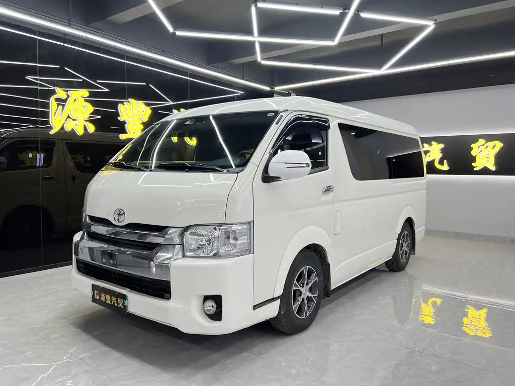 TOYOTA HIACE 2011