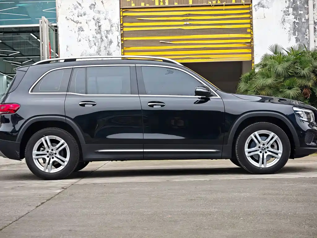 MERCEDES BENZ GLB 2023