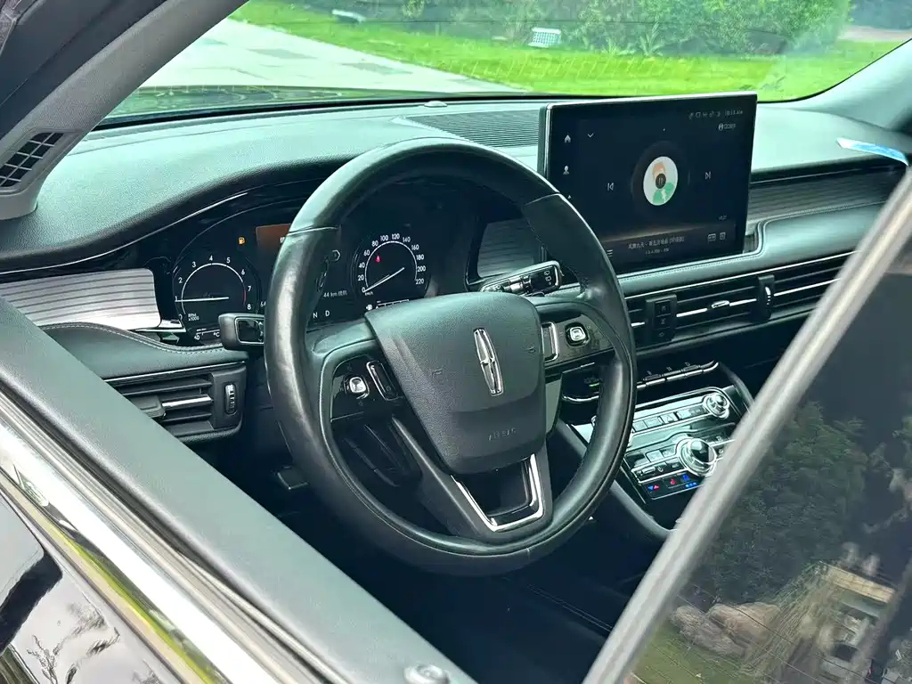 LINCOLN ADVENTURER 2021