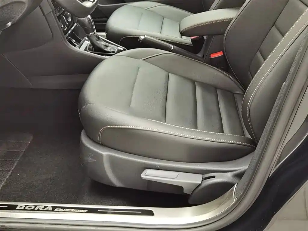VOLKSWAGEN BORA 2018