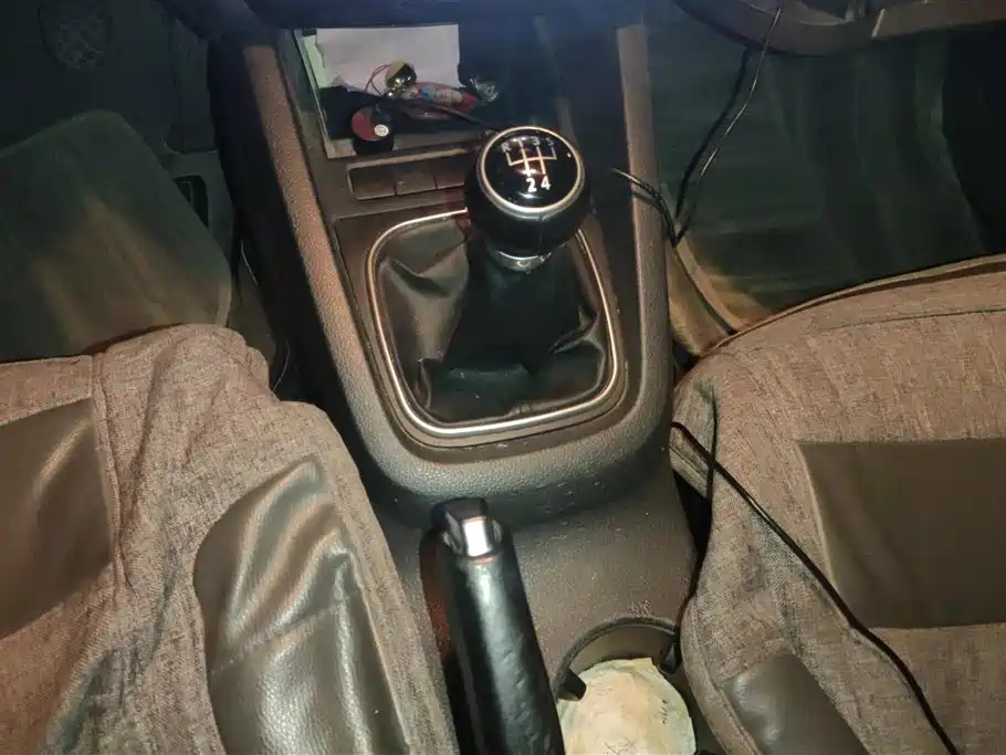 VOLKSWAGEN SAGITAR 2012