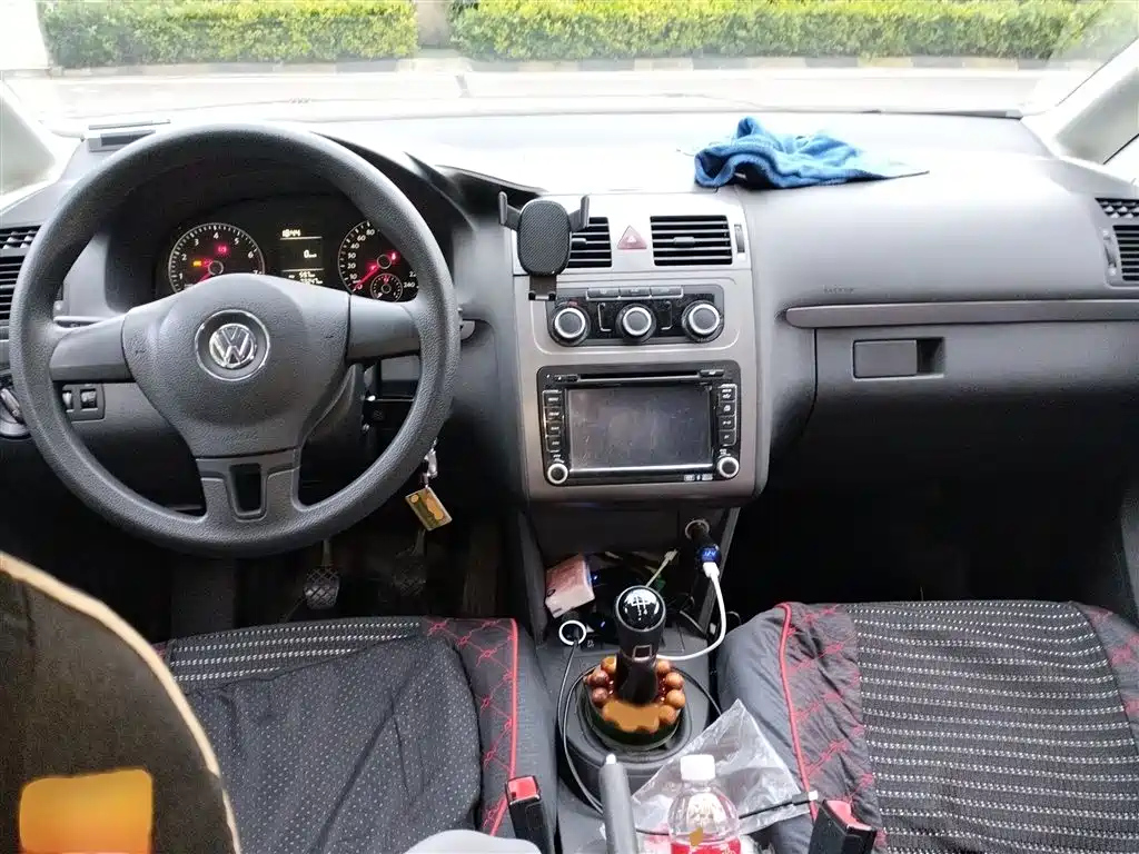 VOLKSWAGEN TOURAN 2013