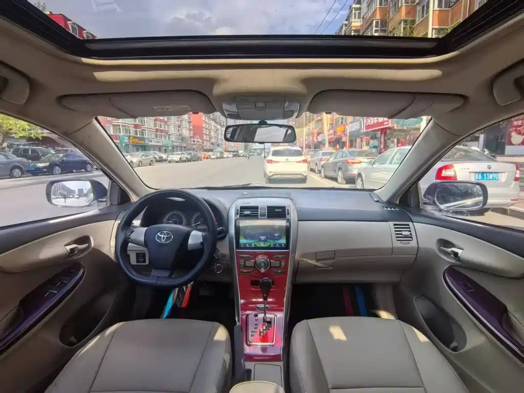 TOYOTA COROLLA 2011