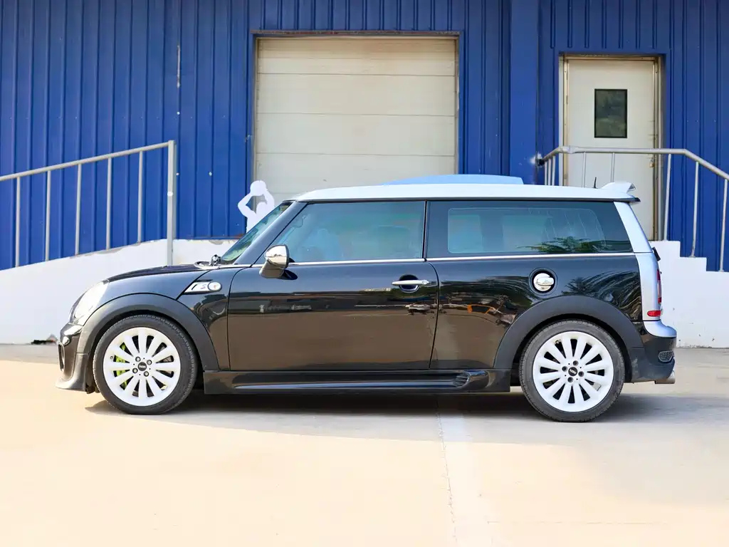 MINI CLUBMAN 2011
