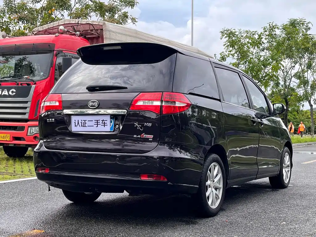 BYD M6 2015