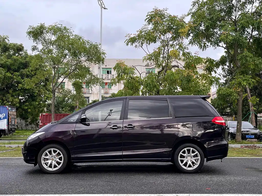 BYD M6 2015