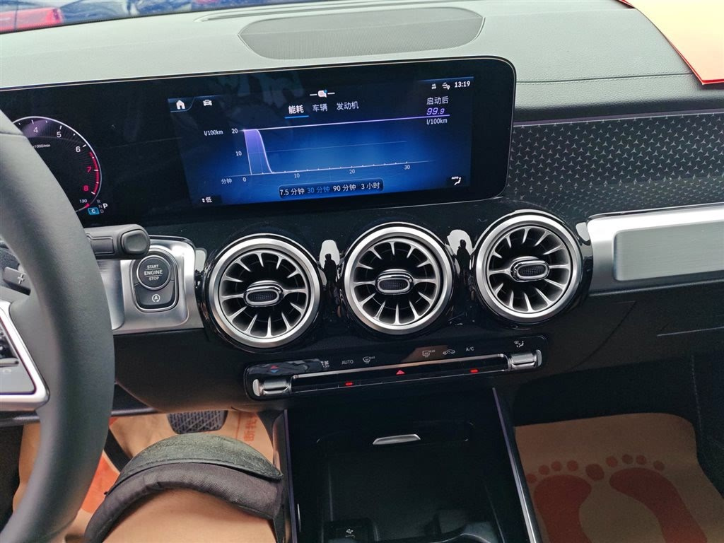 MERCEDES BENZ GLB 2024