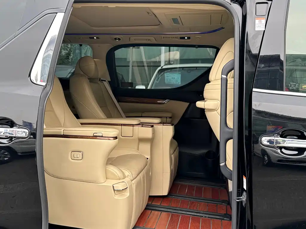 TOYOTA ALPHARD 2018