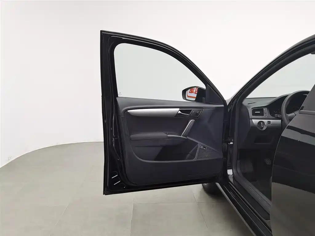VOLKSWAGEN LAVIDA 2016