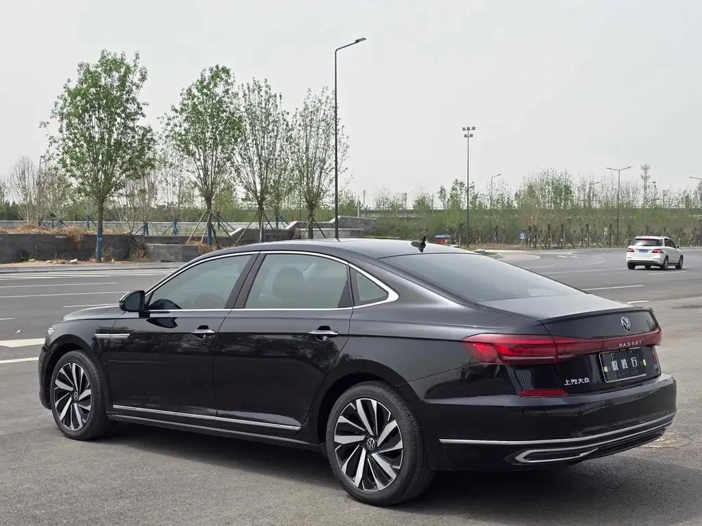 VOLKSWAGEN PASSAT 2022