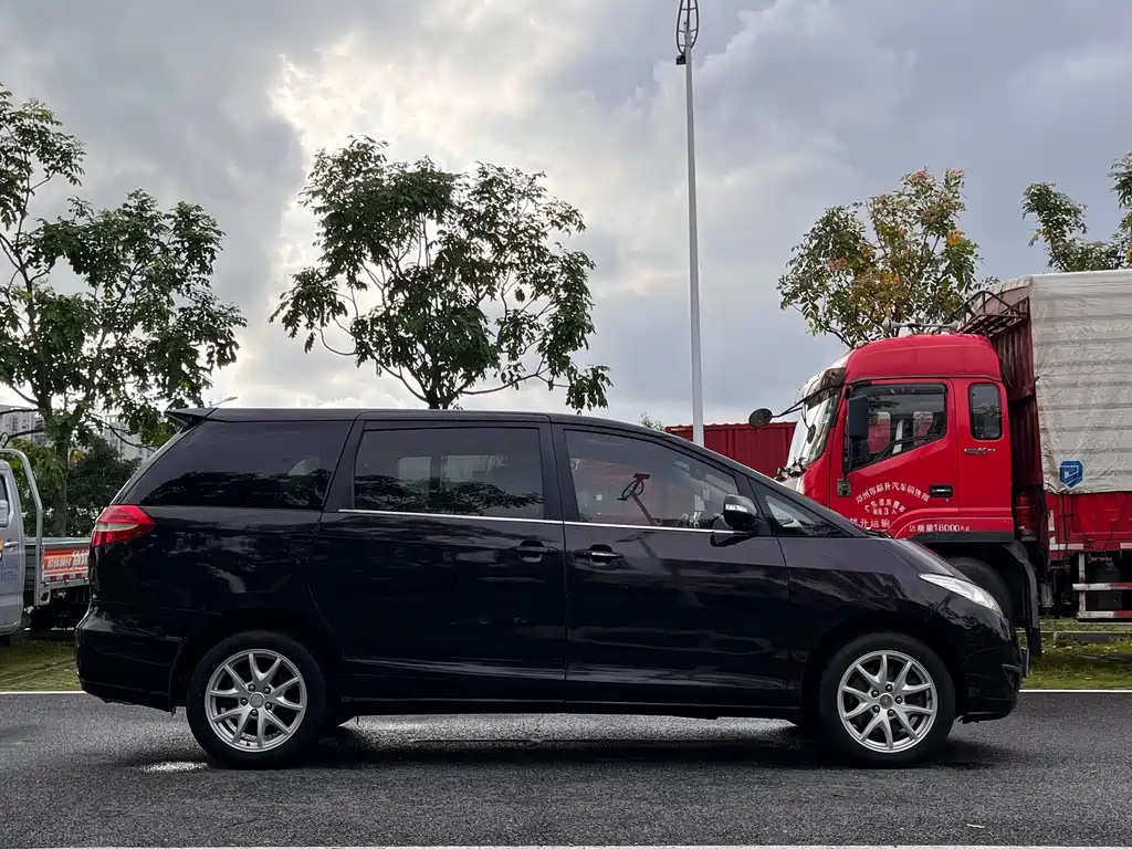 BYD M6 2015