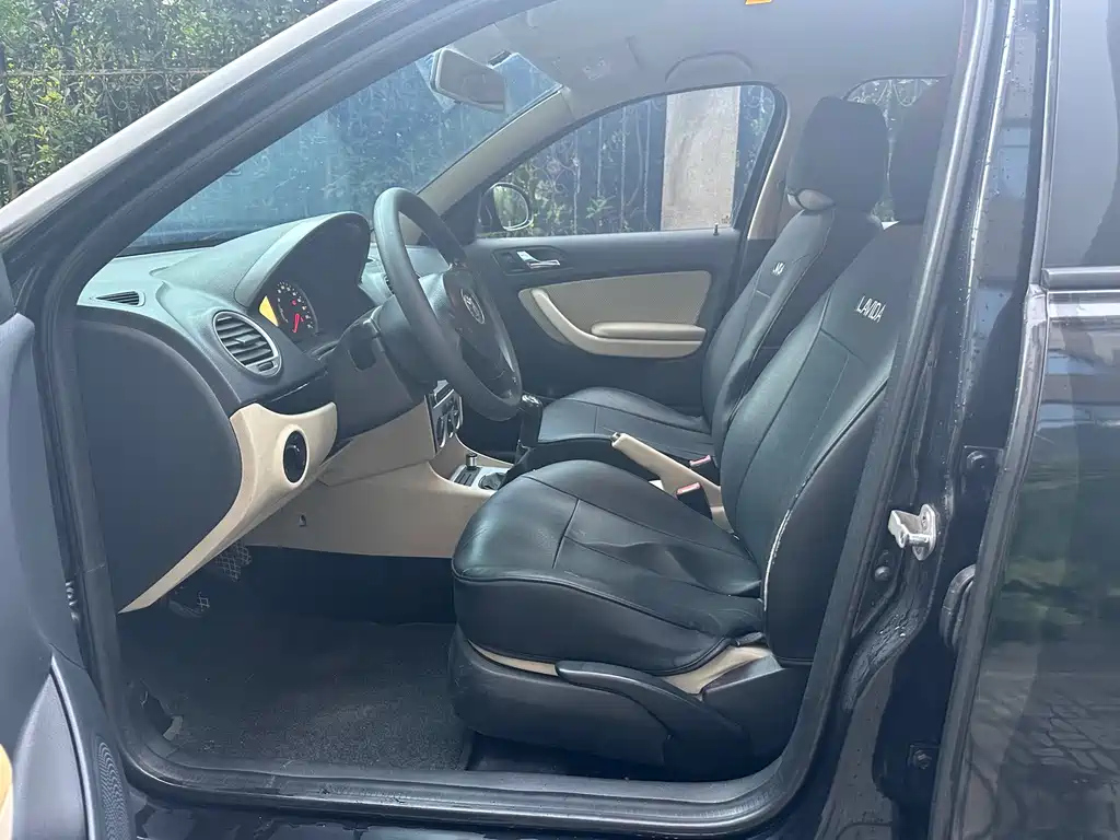 VOLKSWAGEN LAVIDA 2012