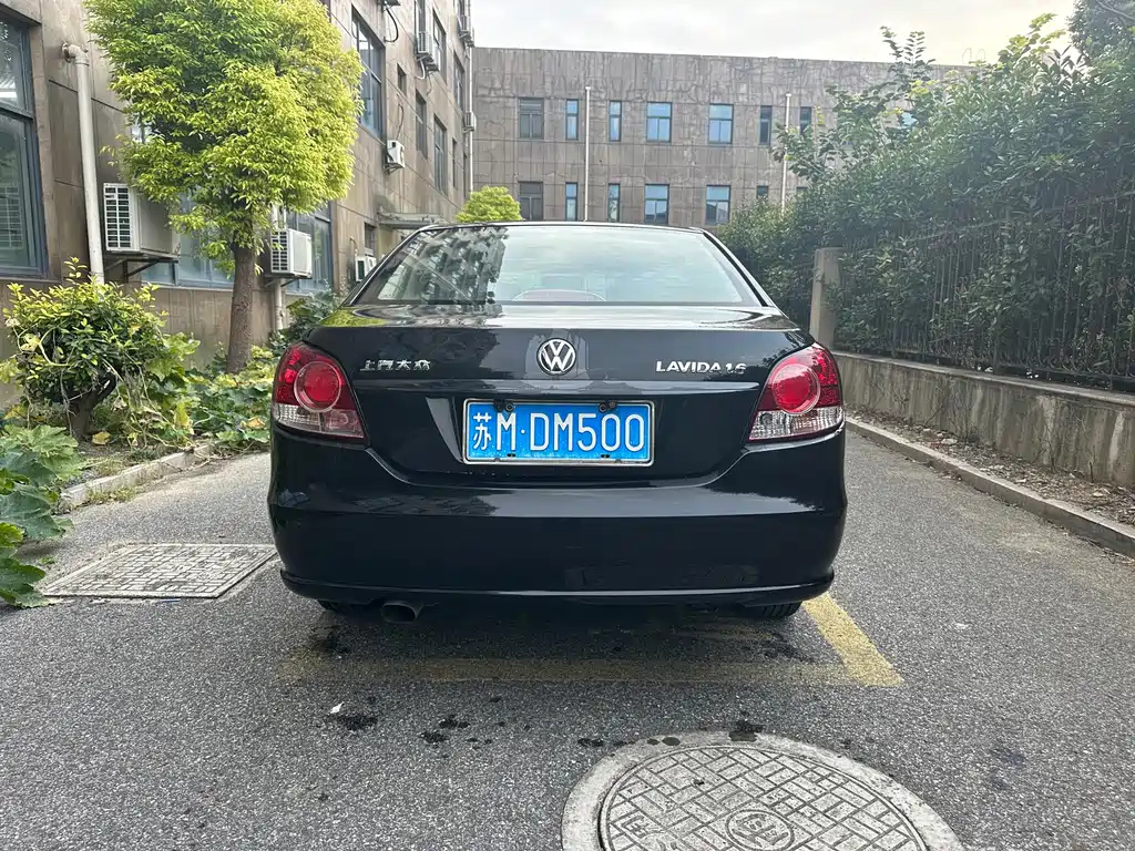 VOLKSWAGEN LAVIDA 2012