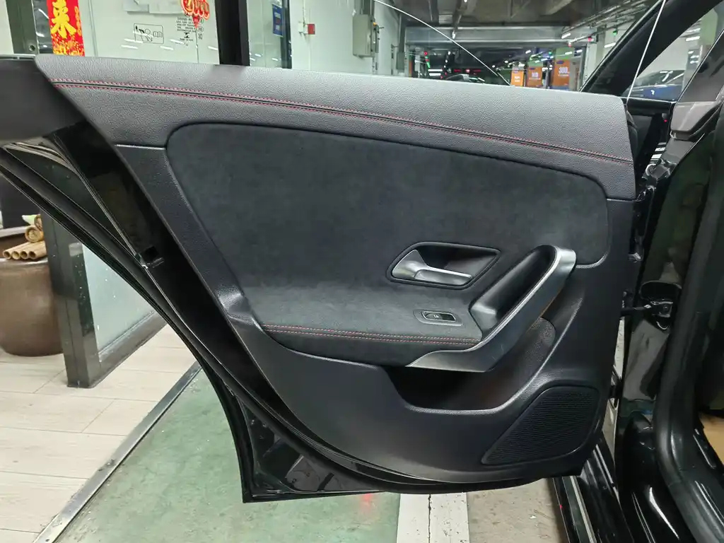 MERCEDES BENZ CLA 2023