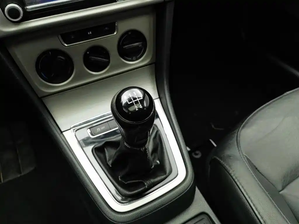 VOLKSWAGEN LAVIDA 2013