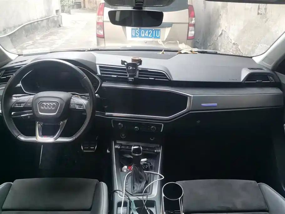 AUDI Q3 2021