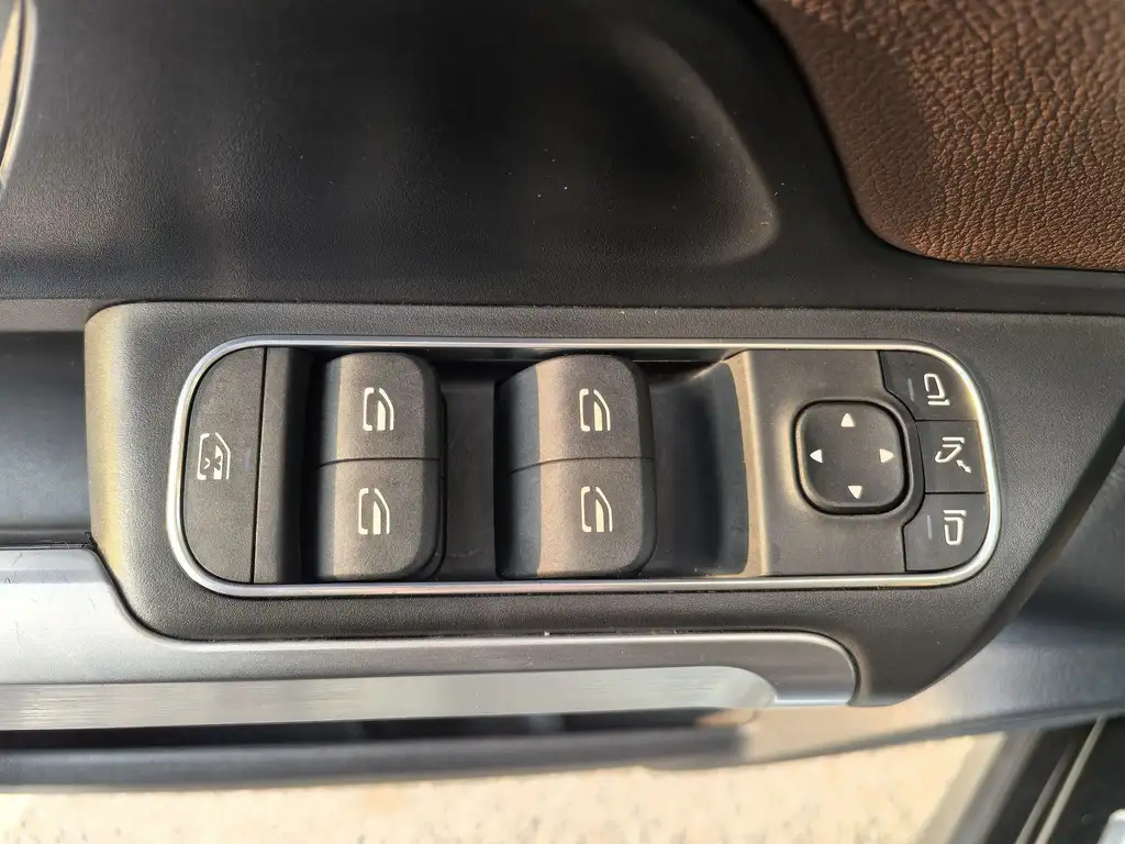 MERCEDES BENZ GLB 2023