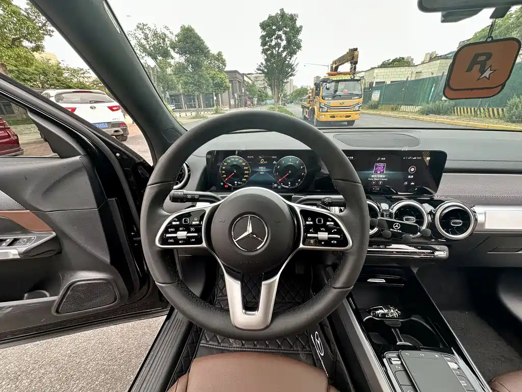 MERCEDES BENZ GLB 2023
