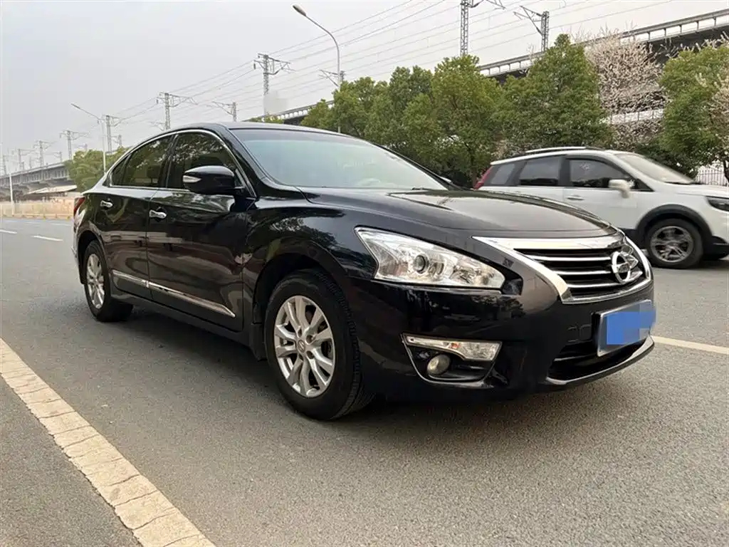 NISSAN TEANA 2015