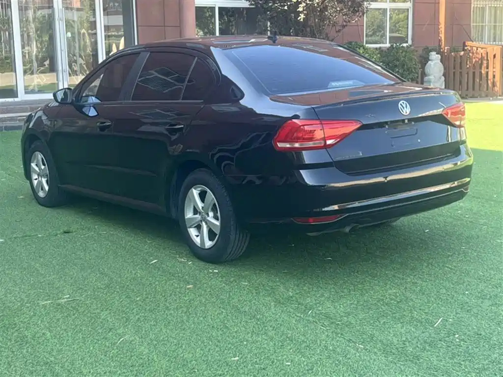 VOLKSWAGEN LAVIDA 2015