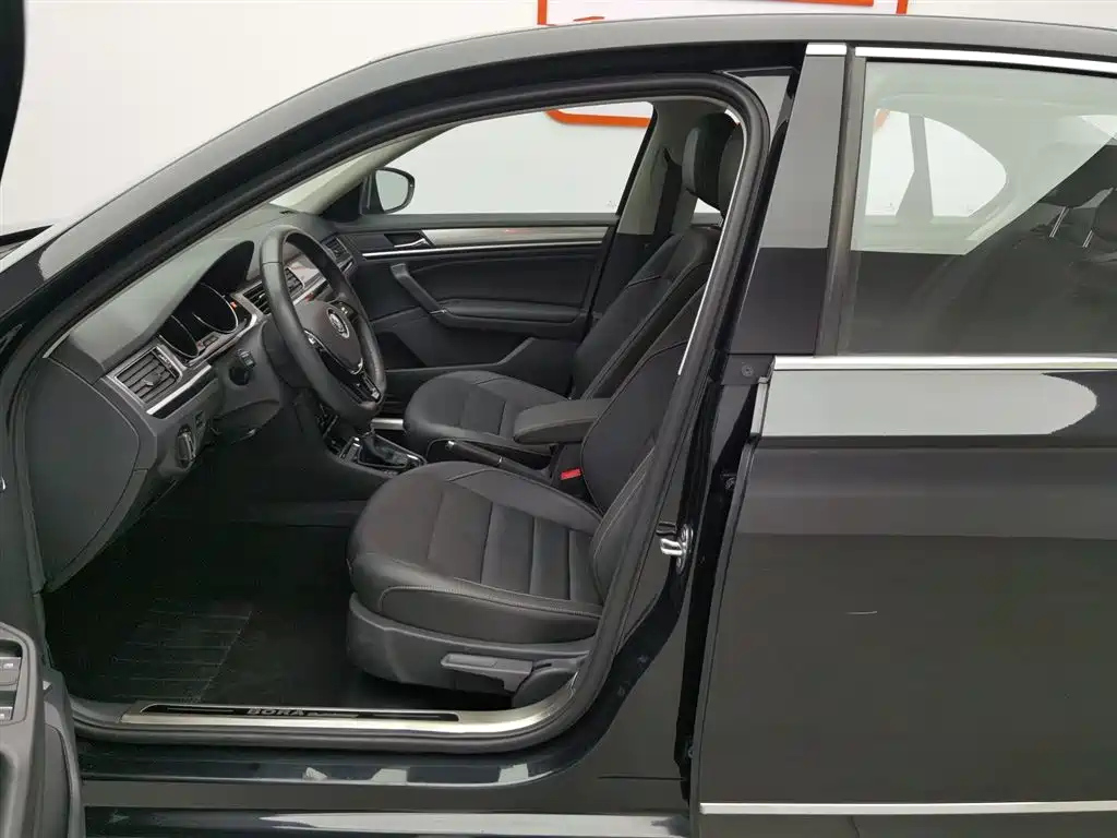VOLKSWAGEN BORA 2018