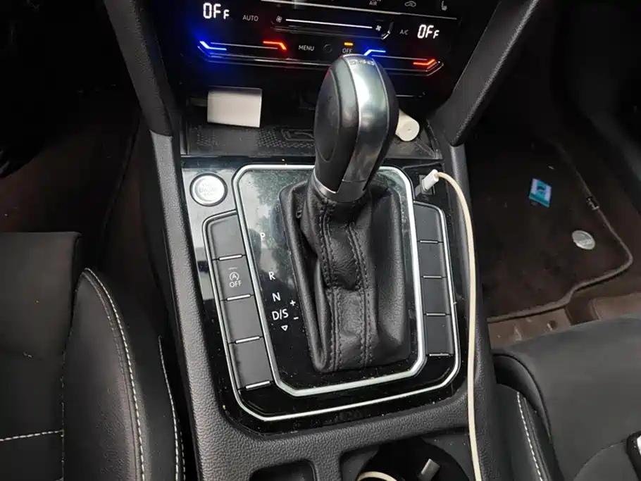 VOLKSWAGEN MAGOTAN 2020