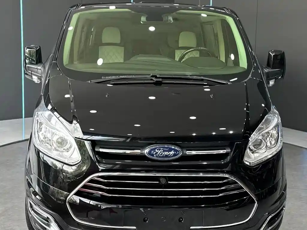 FORD TOUREO 2020